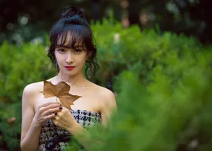 宋茜蓝发短裙性感写真图片_10