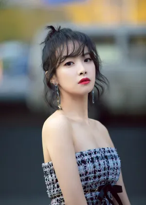 宋茜蓝发短裙性感写真图片_11