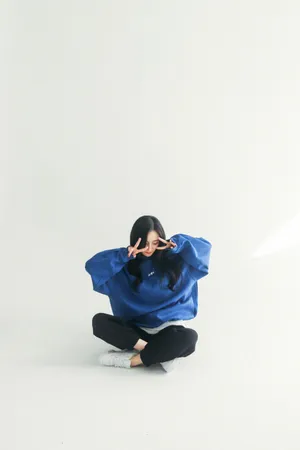 杨幂休闲风俏皮写真图片
