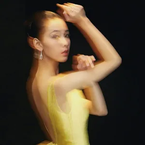 陈都灵露背裙优雅性感写真图片_7