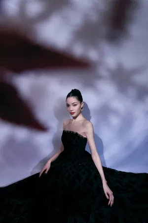 钟楚曦菱格纹礼服魅力性感图片_5