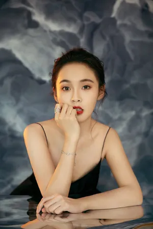 张佳宁性感吊带裙写真图片_5