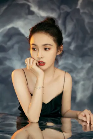 张佳宁性感吊带裙写真图片_6