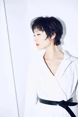 齐溪纯白优雅干练写真图片