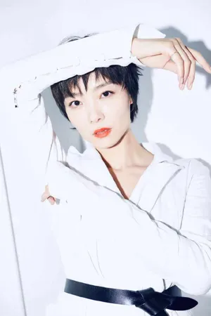 齐溪纯白优雅干练写真图片_3