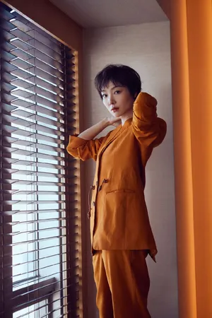 齐溪《吹哨人》首映礼干练图片_3