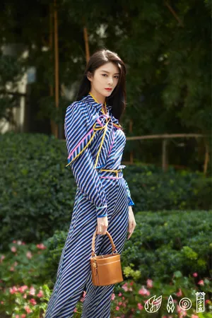傅菁率性洒脱街拍写真图片_4