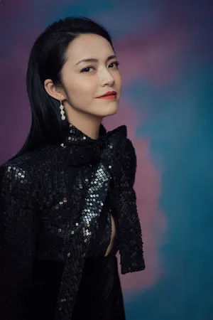 姚晨黑色人鱼高衩裙写真图片_4