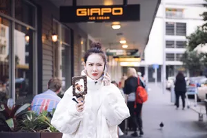 戚薇清爽时尚街拍图片_2