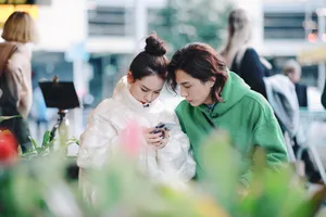 戚薇清爽时尚街拍图片_7