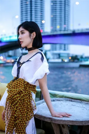 赵奕欢游轮率性洒脱写真_2