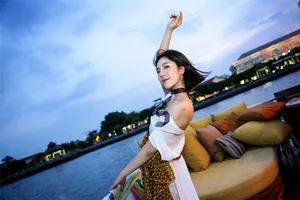 赵奕欢游轮率性洒脱写真_4
