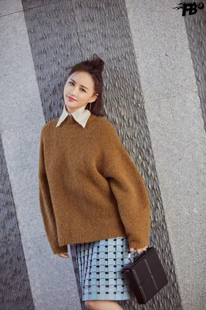 张歆艺暖色毛衣甜美写真图片_1