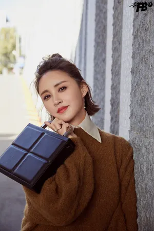 张歆艺暖色毛衣甜美写真图片_5