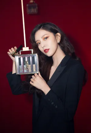 宋妍霏性感红唇美艳写真图片_3