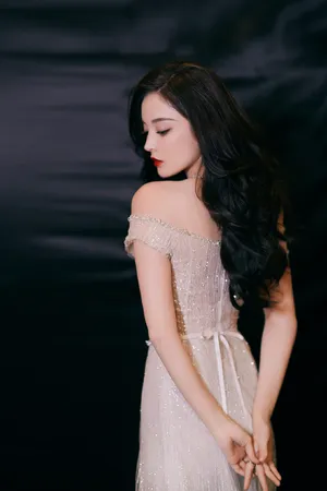 古力娜扎浪漫白裙性感写真图片_3