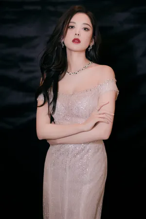 古力娜扎浪漫白裙性感写真图片_6