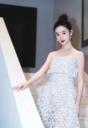 郭晓婷优雅浪漫写真图片_1