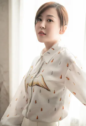 李金铭甜美酒窝写真图片_1