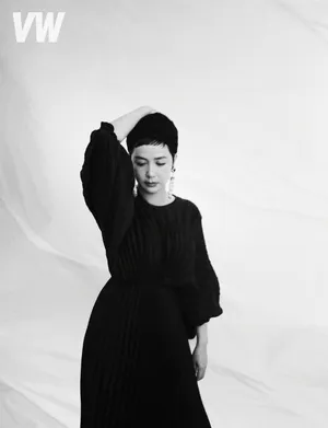 蒋雯丽黑色长裙复古写真图片