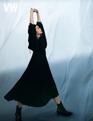 蒋雯丽黑色长裙复古写真图片_9