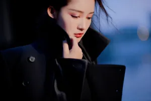 李沁暗黑系酷美写真图片_15