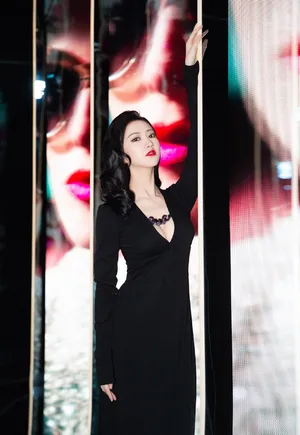 景甜妩媚动人活动写真图片_1