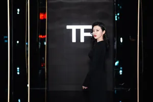 景甜妩媚动人活动写真图片_3