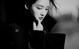 李沁纯黑风衣甜酷写真图片_7