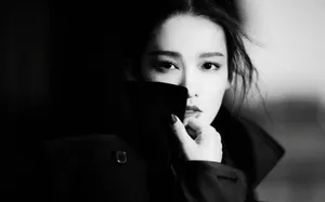 李沁纯黑风衣甜酷写真图片_8