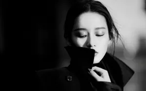 李沁纯黑风衣甜酷写真图片_9