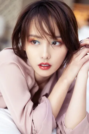 张嘉倪银熠惹火妆性感写真图片