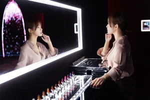 张嘉倪精致性感光影写真图片_6