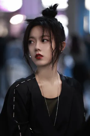 赵今麦最新个性时髦写真图片_3
