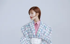 赵露思时尚摩登杂志写真大片_10