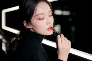 李沁酷美黑色系活动写真图片_1