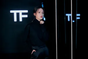 李沁酷美黑色系活动写真图片_3