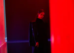 李沁酷美黑色系活动写真图片_5