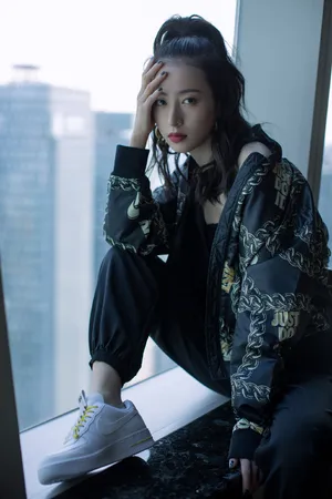 周雨彤运动风时尚写真图片_7