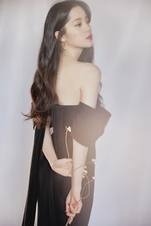 欧阳娜娜性感露肩写真图片