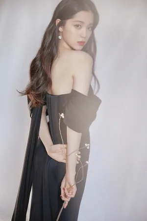 欧阳娜娜性感露肩写真图片_2