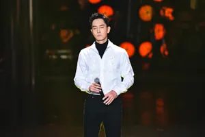 盛一伦刺绣白色衬衫帅气图片_2