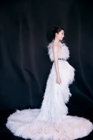 江疏影羽毛裙时尚性感写真图片_6