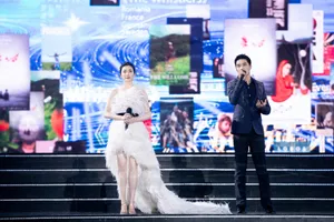江疏影羽毛裙时尚性感写真图片_11