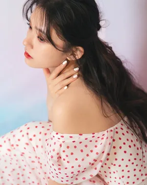 林允摆浪长裙性感迷人写真_7