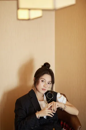 赵今麦断袖西装酷美写真图片