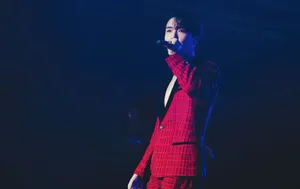 张艺兴红色西装帅气写真图片_3