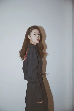 王子璇纯黑个性甜酷写真图片_5