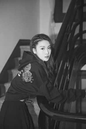 王子璇纯黑个性甜酷写真图片_6