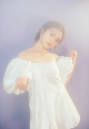 沈月俏丽短发优雅少女感写真图片